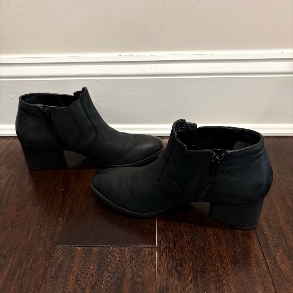 Abeo Black Ankle Booties